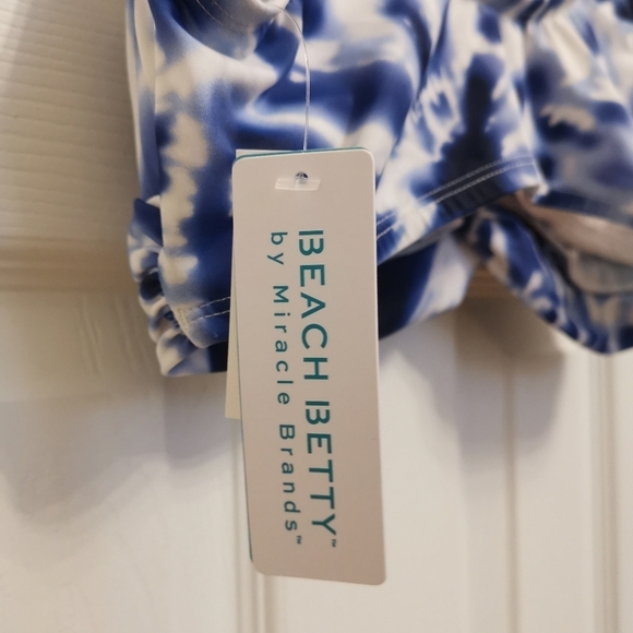 💕2/$20💕 Beach Betty Blue/White Tie Dye Twist Bikini Top - Picture 7 of 10